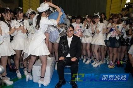 日本AKB48总制作人秋元康冰桶挑战