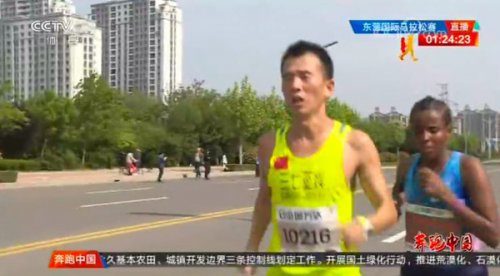 三七互娱刘路峰斩获东营国际马拉松国内冠军